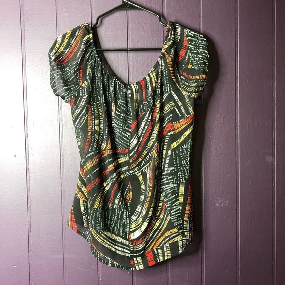 Button up blouse with puff sleeves. - Picture 2 of 4